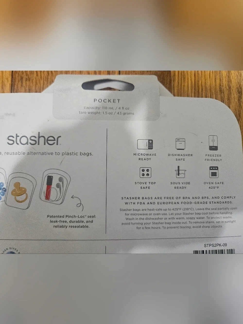 NWT Stasher Set of 2 Reusable Silicone Pouches in Light Blue & Clear